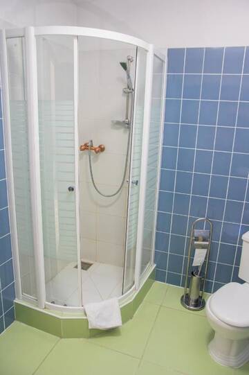 Фото номера Стандартный трехместный номер Апарт-отели Dwór Górny г. Нова-Руда 2
