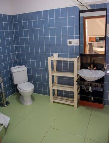 Фото номера Стандартный трехместный номер Апарт-отели Dwór Górny г. Нова-Руда 3